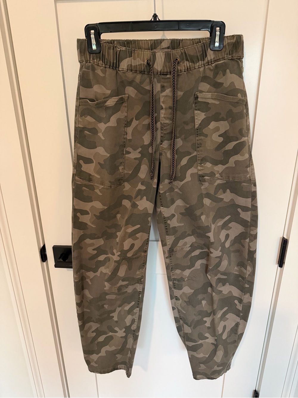 Womens camo elastic wait casual pants with trendy barrel cut leg